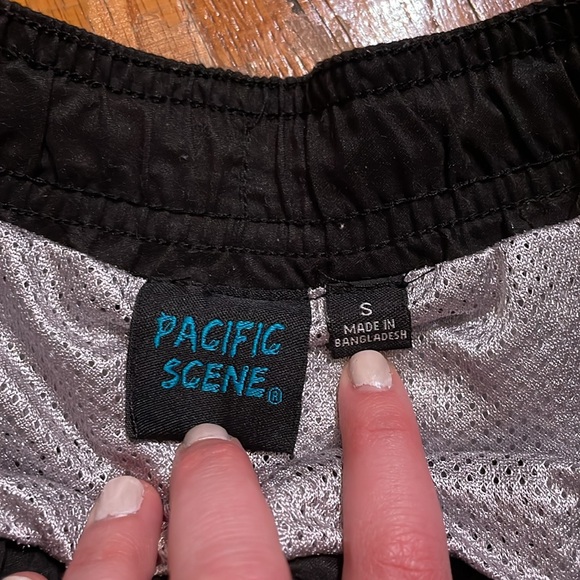 TWO Pacific Scene Men’s Lined Swim Trunks - Picture 16 of 16